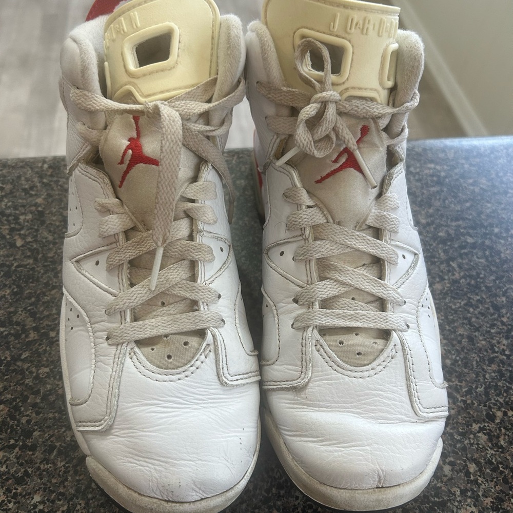 Jordan Kids GradeSchool Sneakers in White and Red
